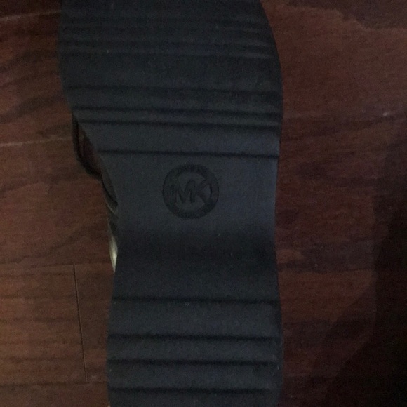 Michael Kors lace up shoes with silver accent - Picture 2 of 4